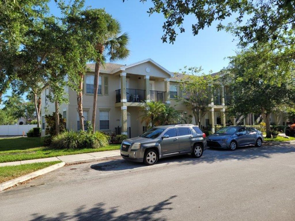 Photo of 2085 SE Glen Ridge Drive, Port Saint Lucie, FL 34952 (MLS # R10985280)