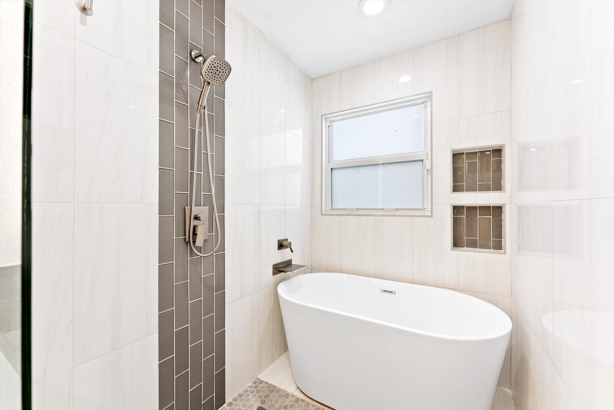 LAKE OSBORNE ESTATES 6 - Residential