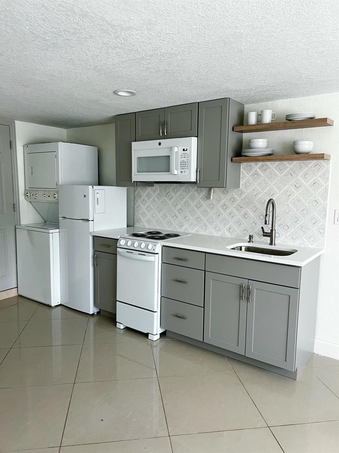 LAKE OSBORNE ESTATES 6 - Residential