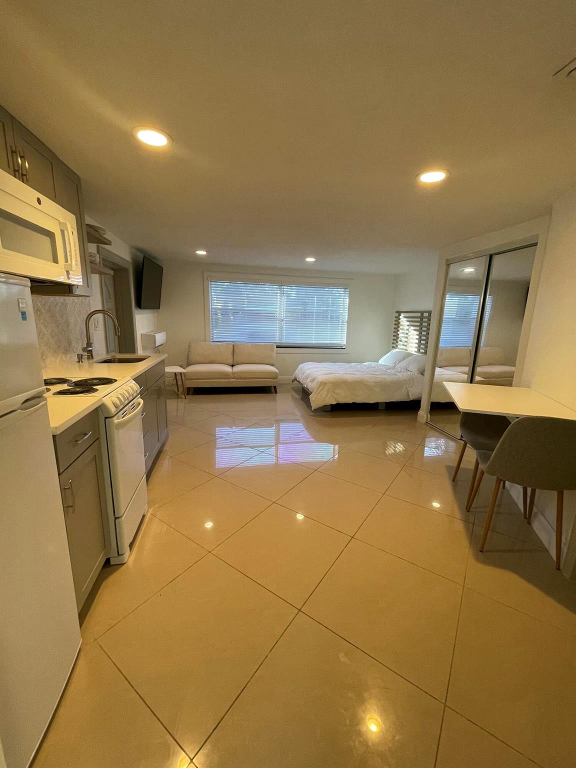 LAKE OSBORNE ESTATES 6 - Residential