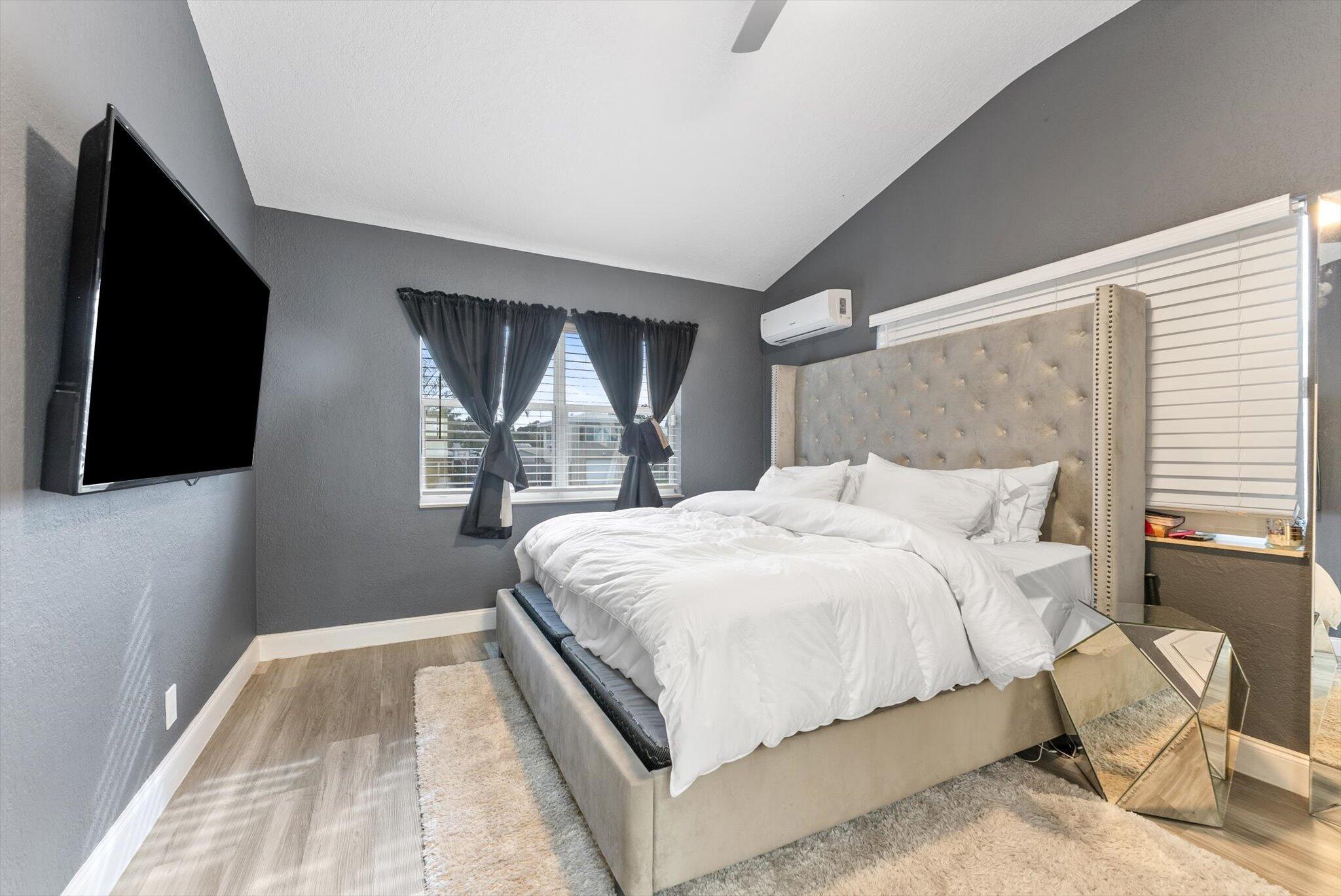 LAKE OSBORNE ESTATES 6 - Residential