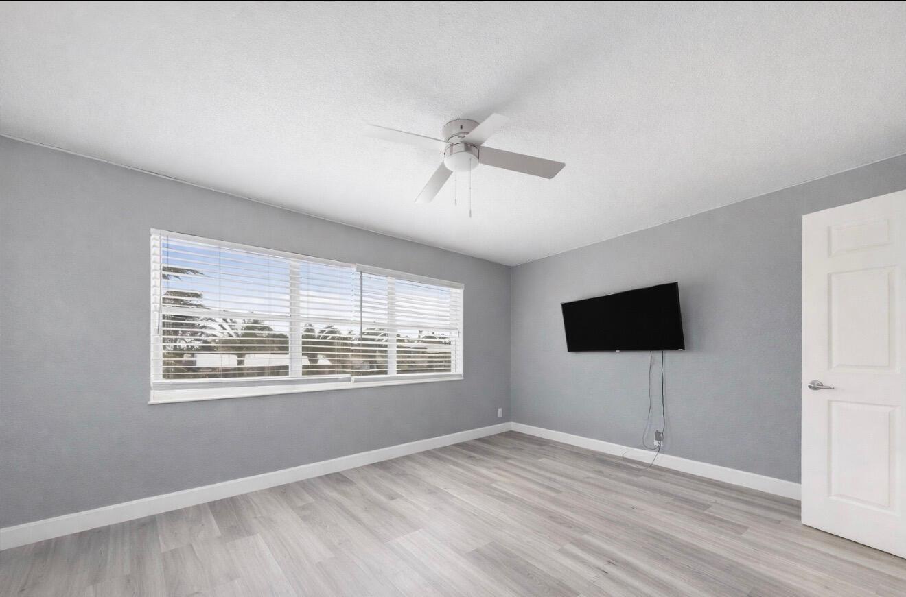 LAKE OSBORNE ESTATES 6 - Residential