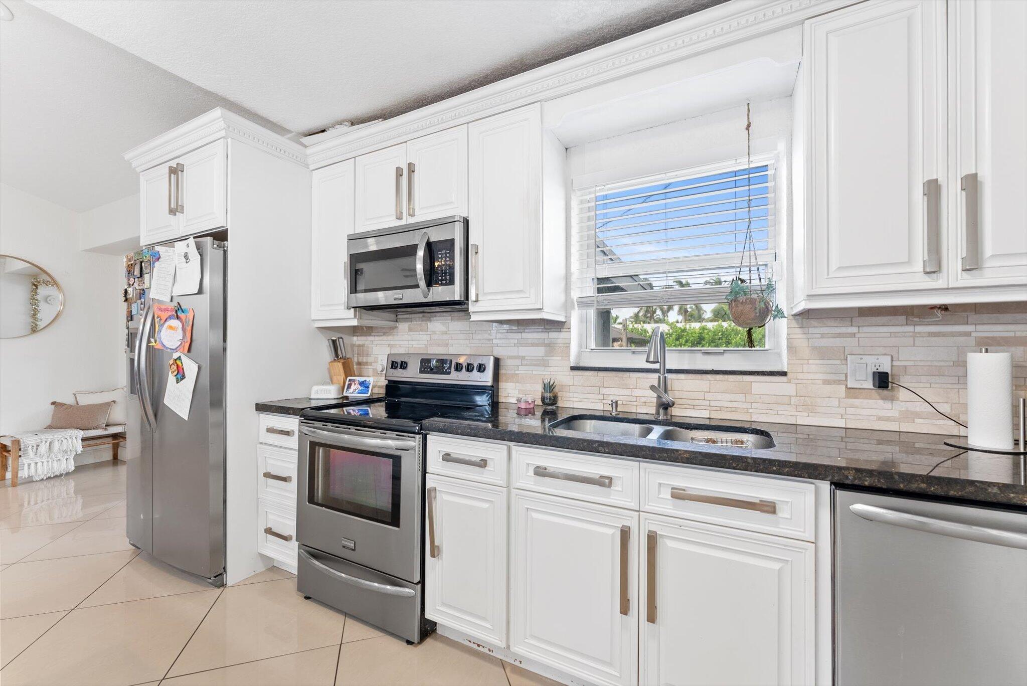 LAKE OSBORNE ESTATES 6 - Residential