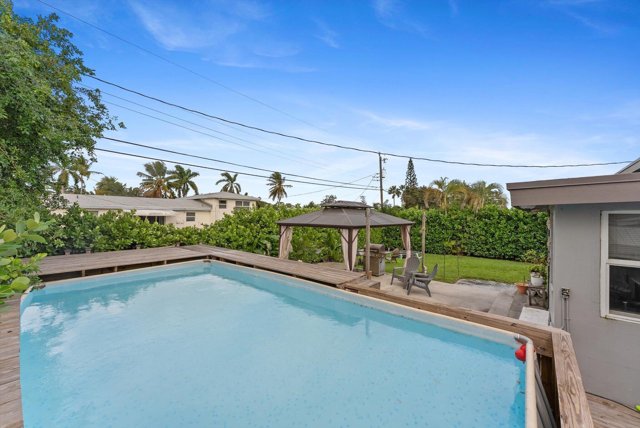 LAKE OSBORNE ESTATES 6 - Residential