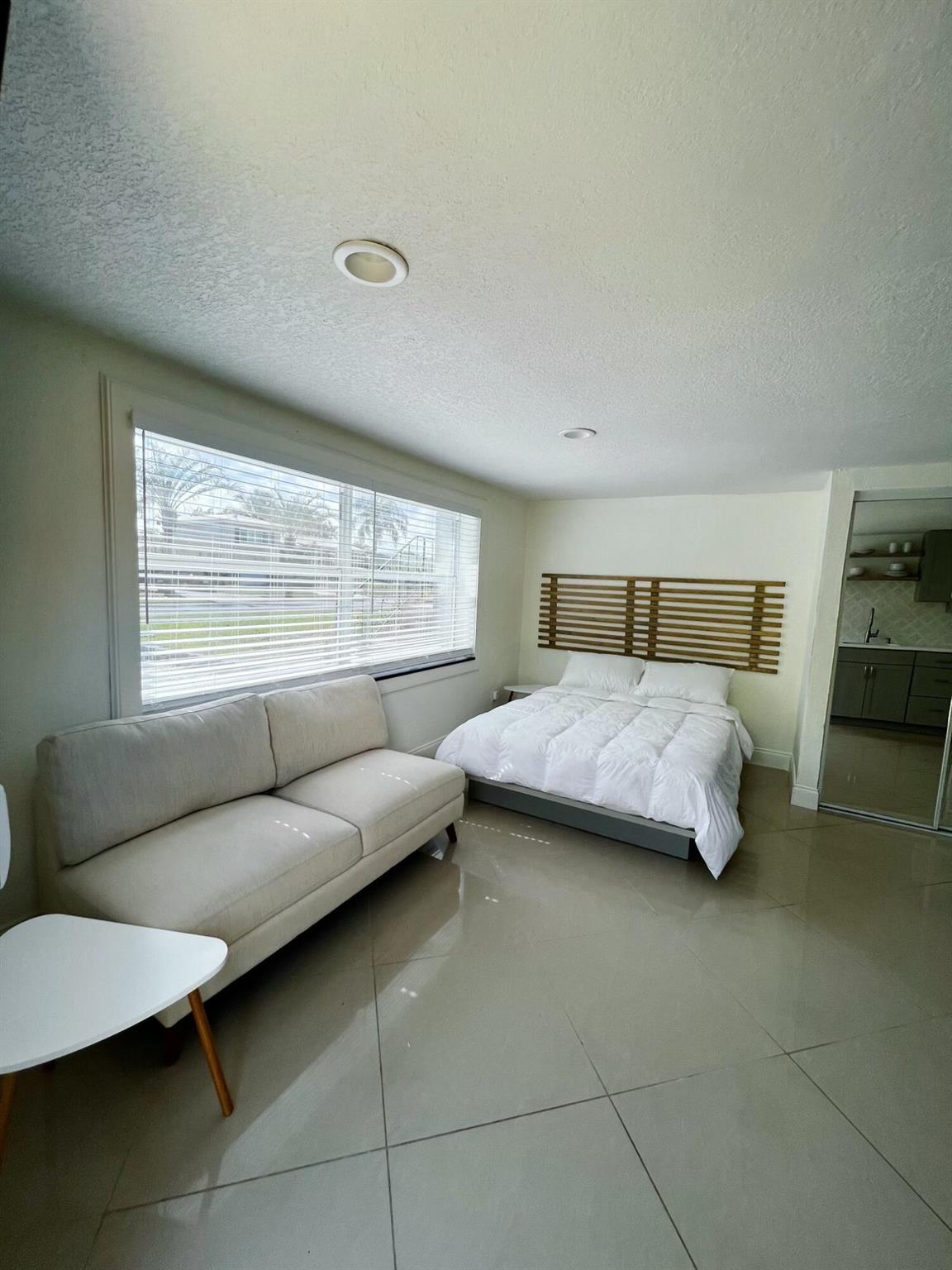 LAKE OSBORNE ESTATES 6 - Residential