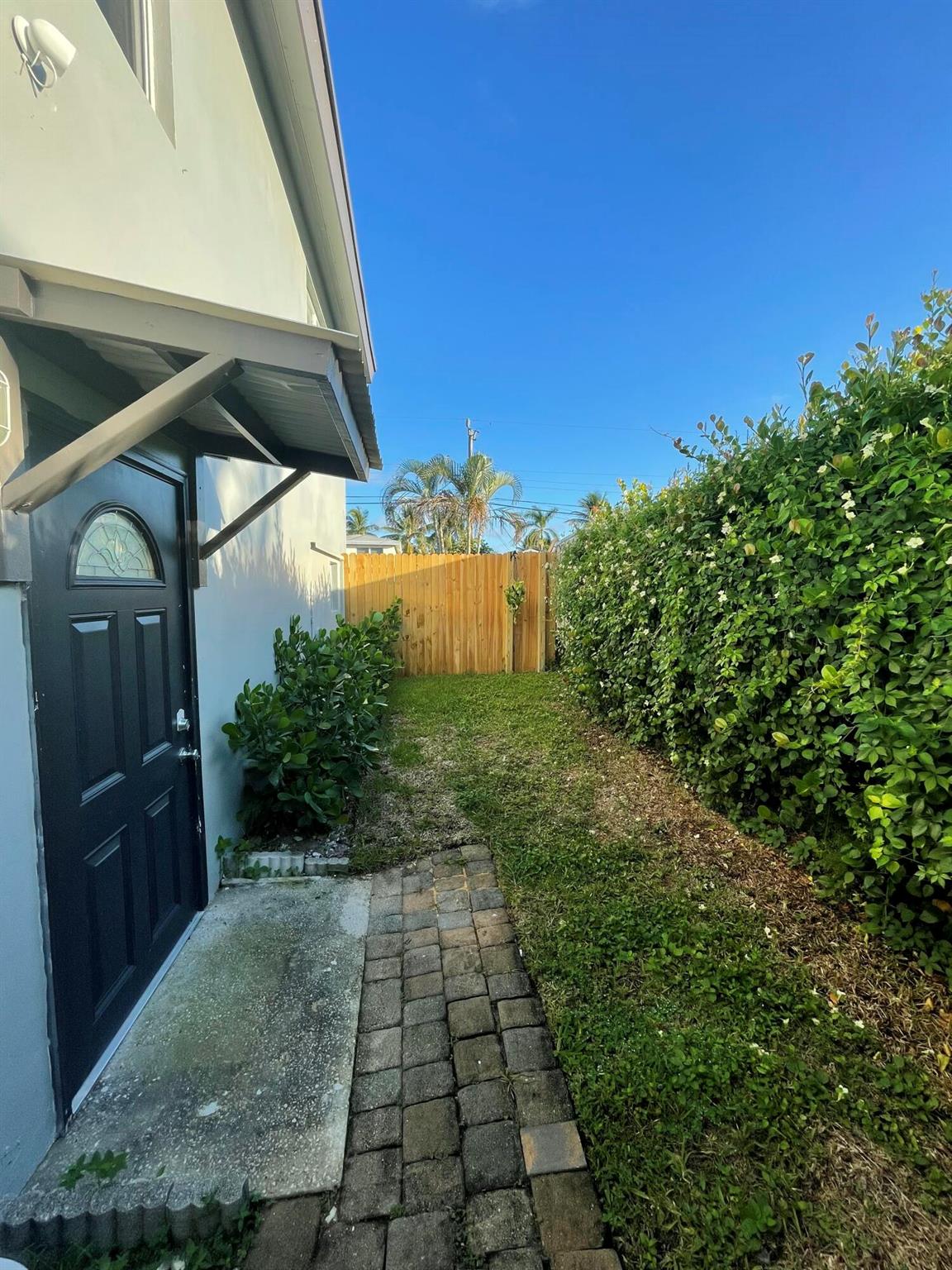 LAKE OSBORNE ESTATES 6 - Residential