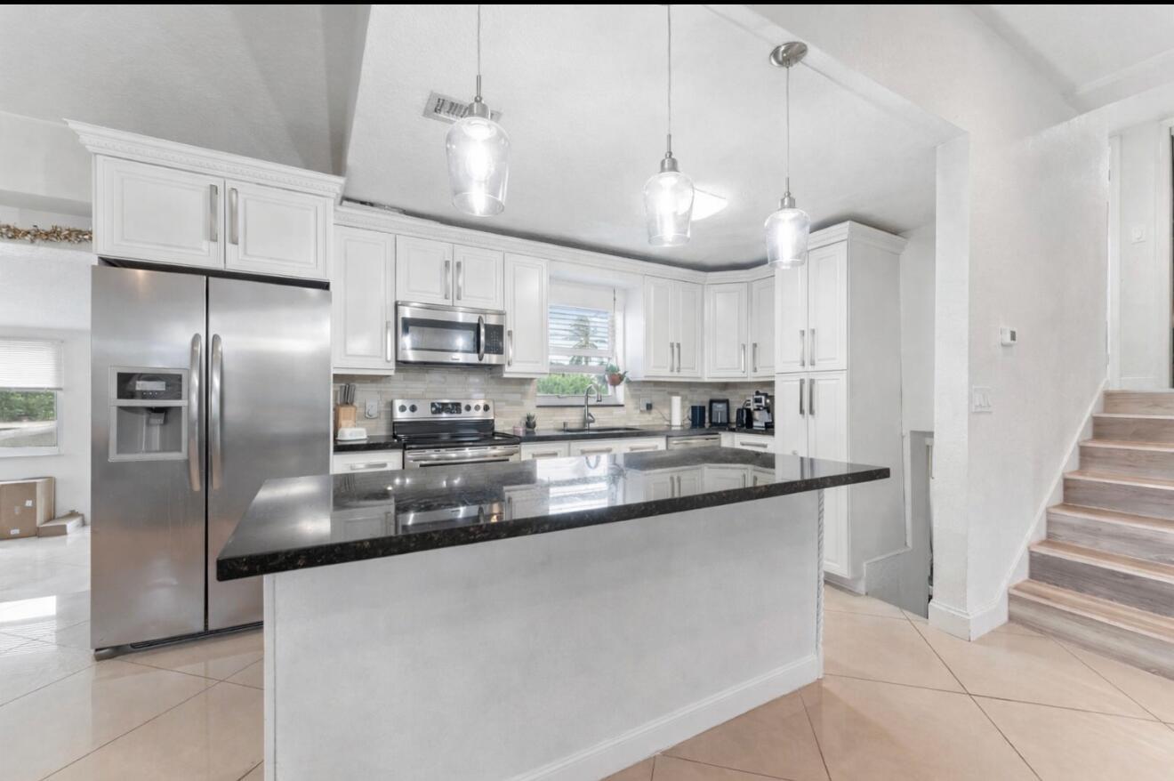 LAKE OSBORNE ESTATES 6 - Residential