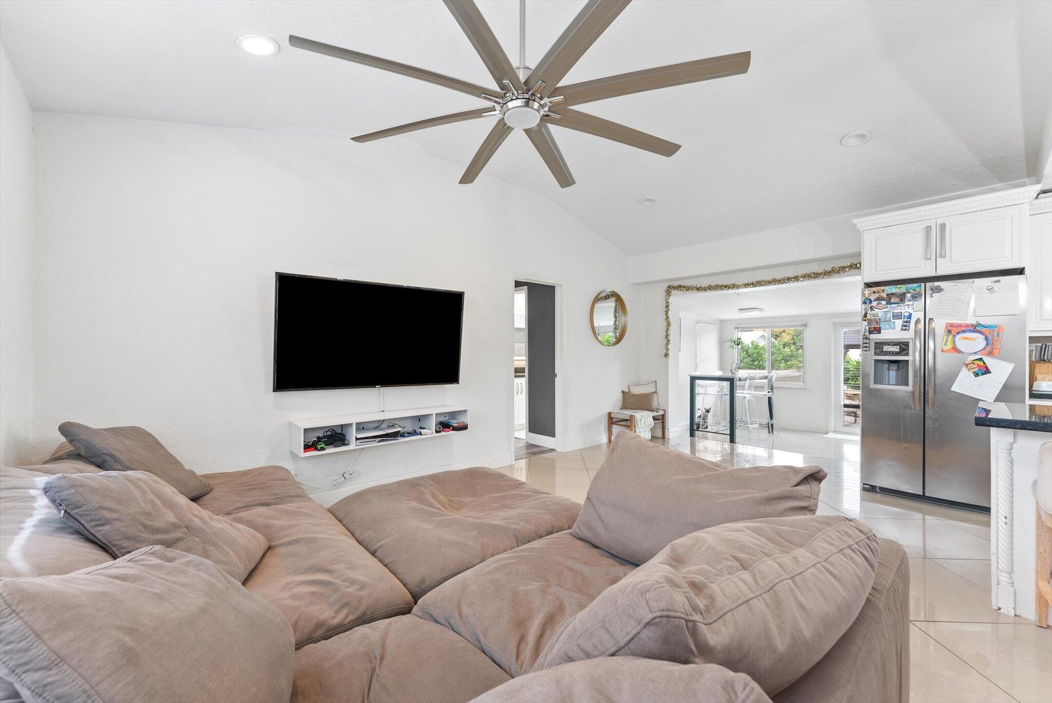 LAKE OSBORNE ESTATES 6 - Residential