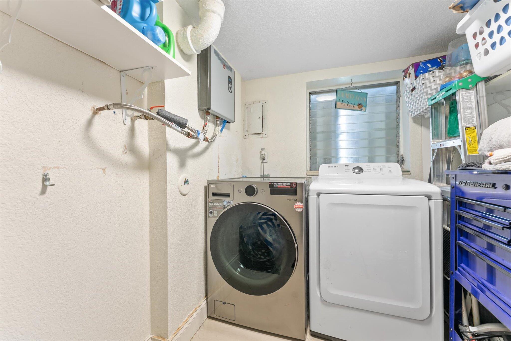 LAKE OSBORNE ESTATES 6 - Residential