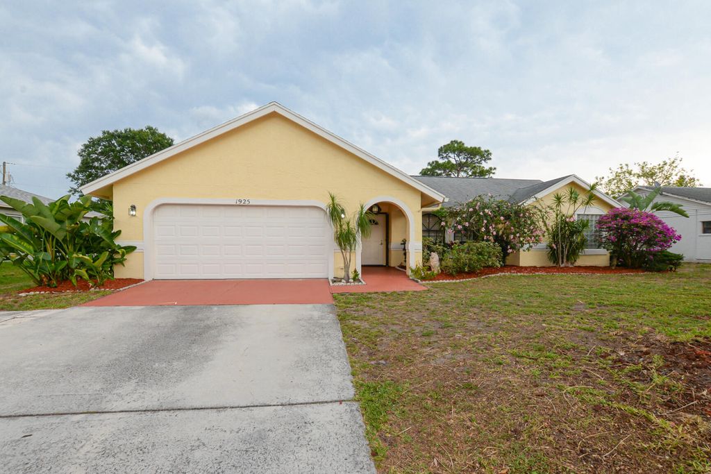 Photo of 1925 SE Airoso Boulevard SE, Port Saint Lucie, FL 34984 (MLS # R10988633)
