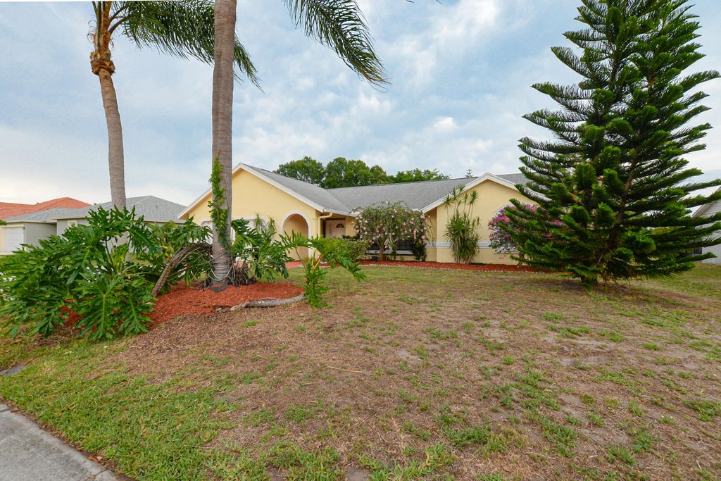 Photo of 1925 SE Airoso Boulevard SE, Port Saint Lucie, FL 34984 (MLS # R10988633)