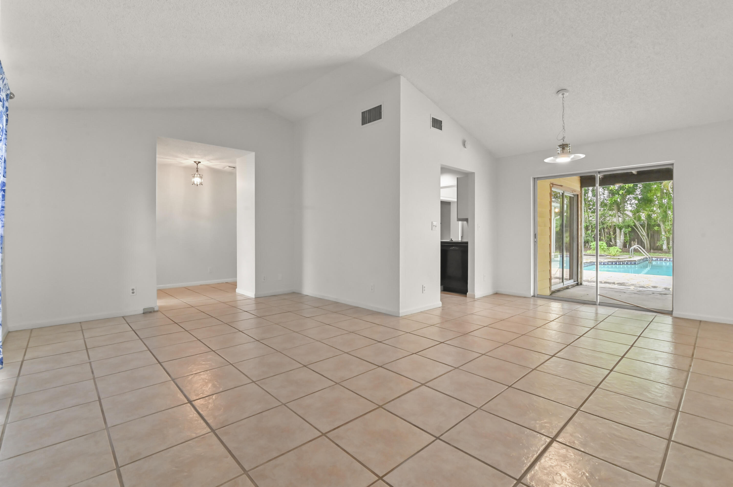 1019 Hickory Trail