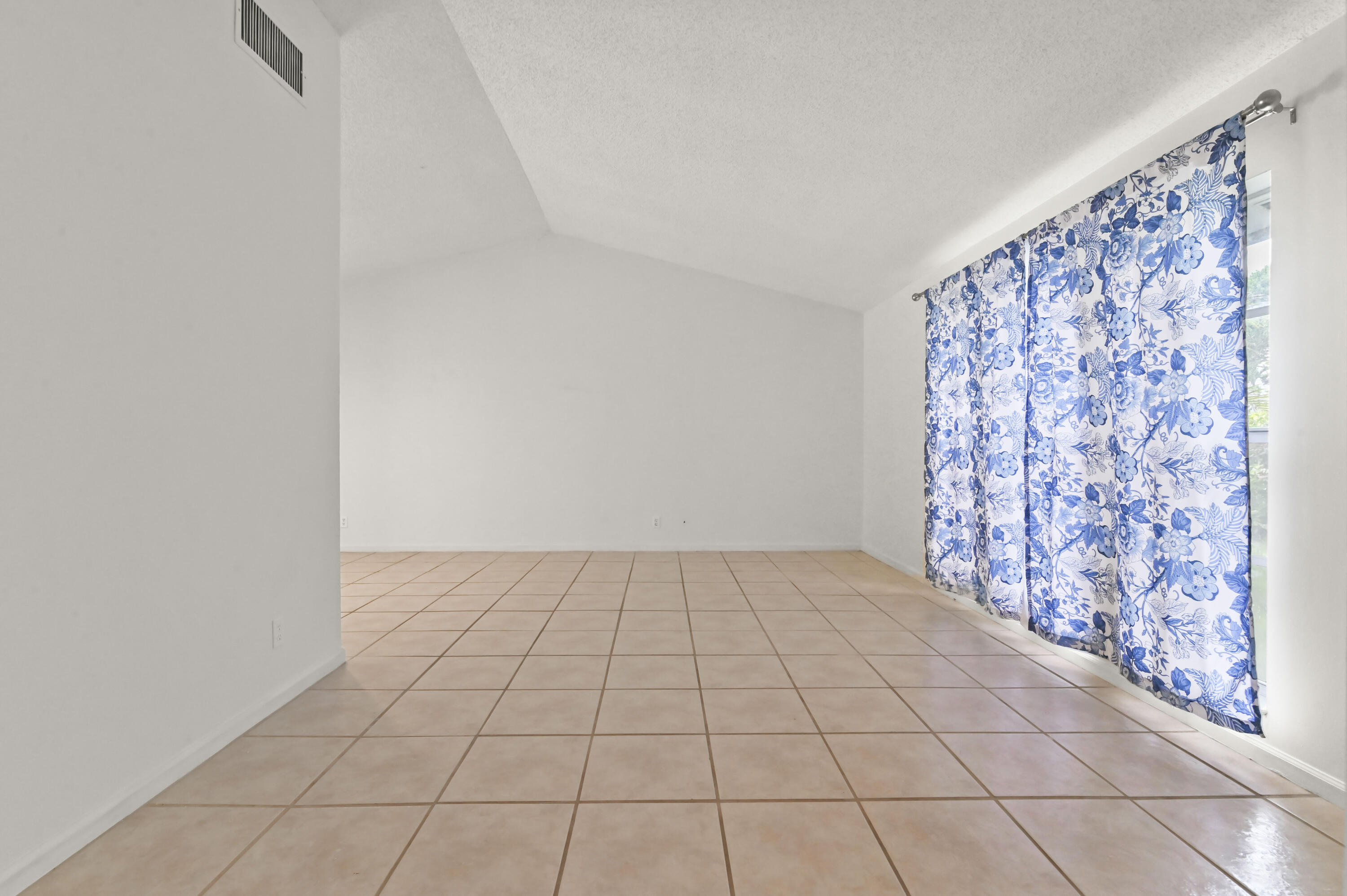 1019 Hickory Trail