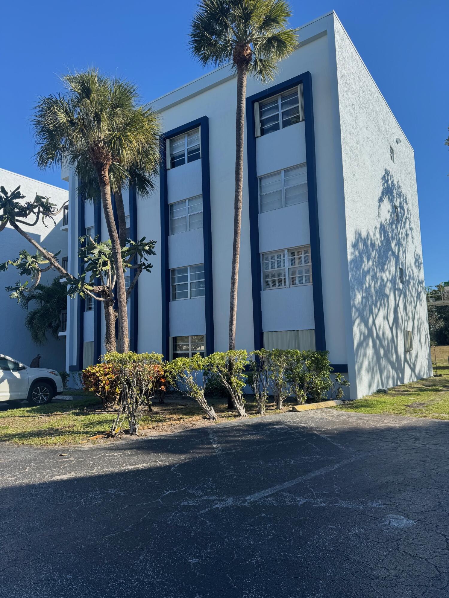 BOCA TEECA CONDO 8 - Residential