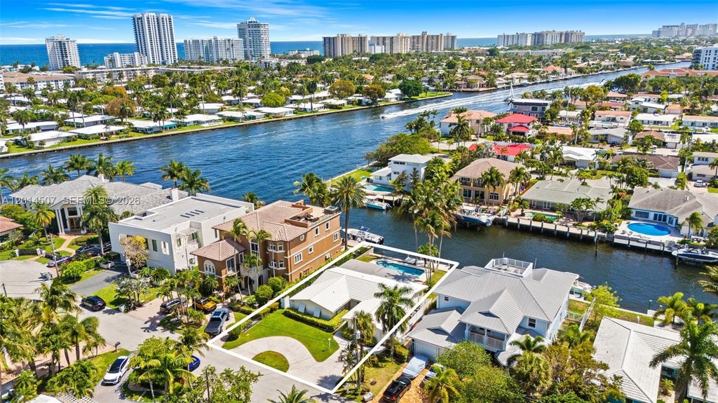 Photo of 2548 SE 12th Street, Pompano Beach, FL 33062 (MLS # A12014507)