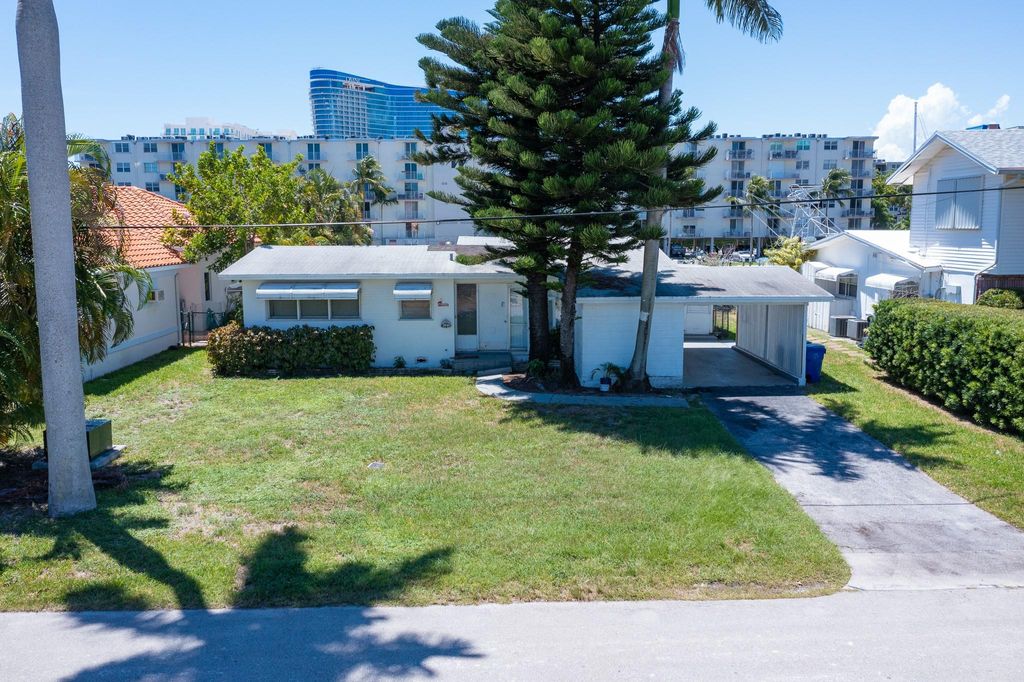 Photo of 1642 SE 14th Street, Fort Lauderdale, FL 33316 (MLS # F10521516)