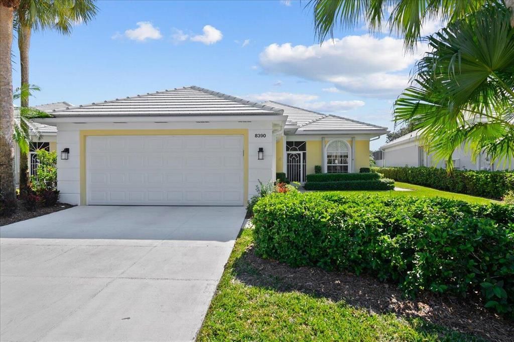 Photo of 8390 E Garden Oaks Circle, Palm Beach Gardens, FL 33410 (MLS # R10858882)