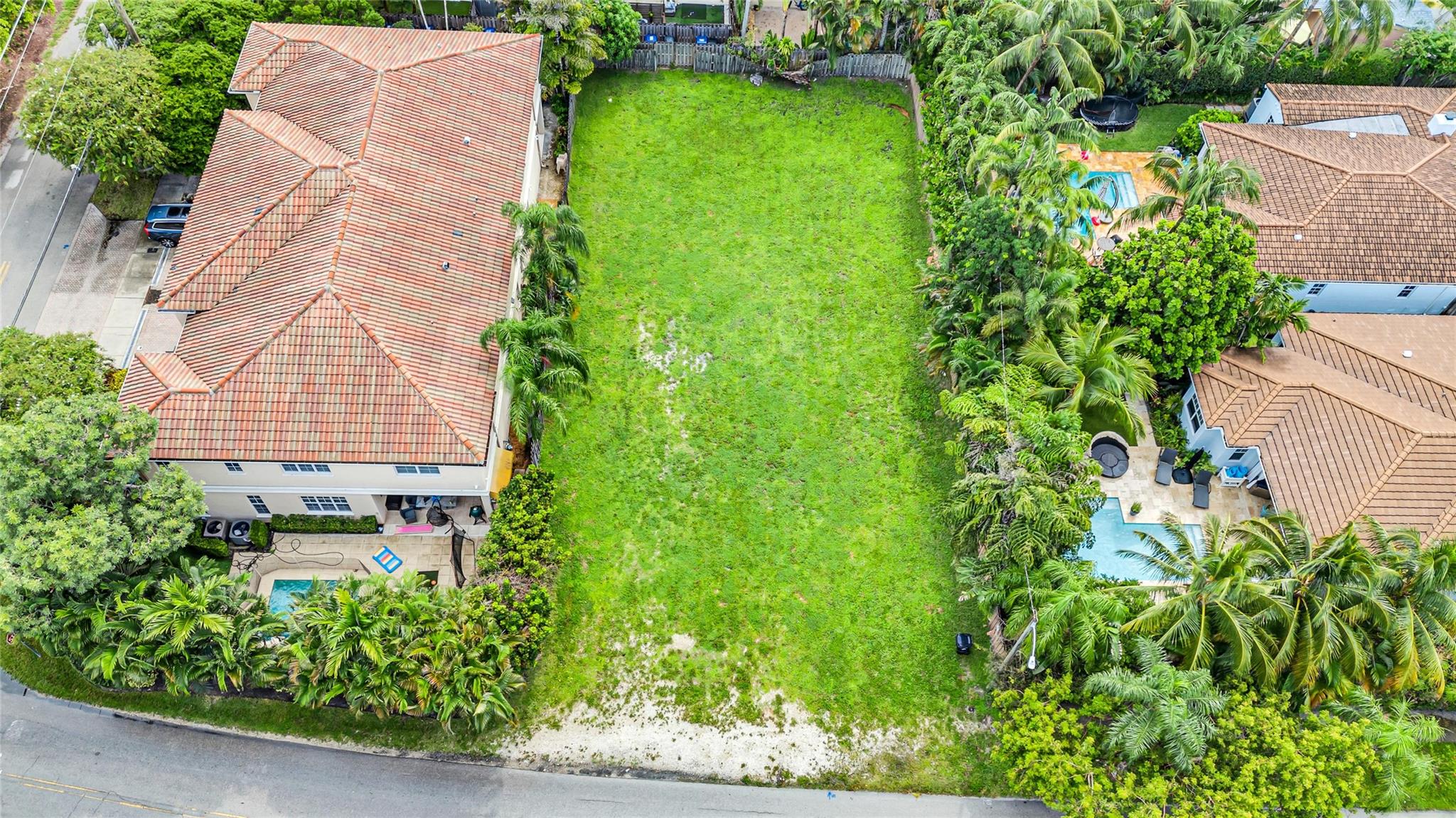Here is a development opportunity in Victoria Park. Cleared and level with quality development on three sides. Build two or three luxury townhomes. Nearby properties are closing between $450 and $850 per square foot. Zoned RC-15 - Residential Single Family and Cluster/Medium Density. Holiday Park is one block to the west. Restaurants, movies, shopping and food markets are minutes away.