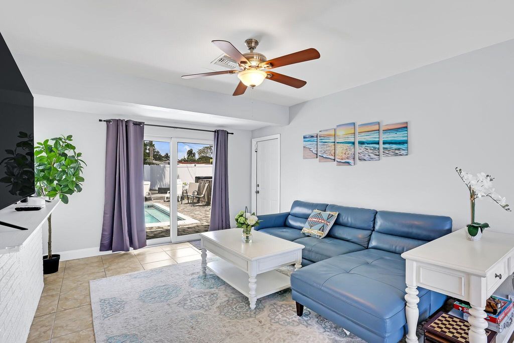 Photo of 1325 SE 1st Avenue, Deerfield Beach, FL 33441 (MLS # B26007519)