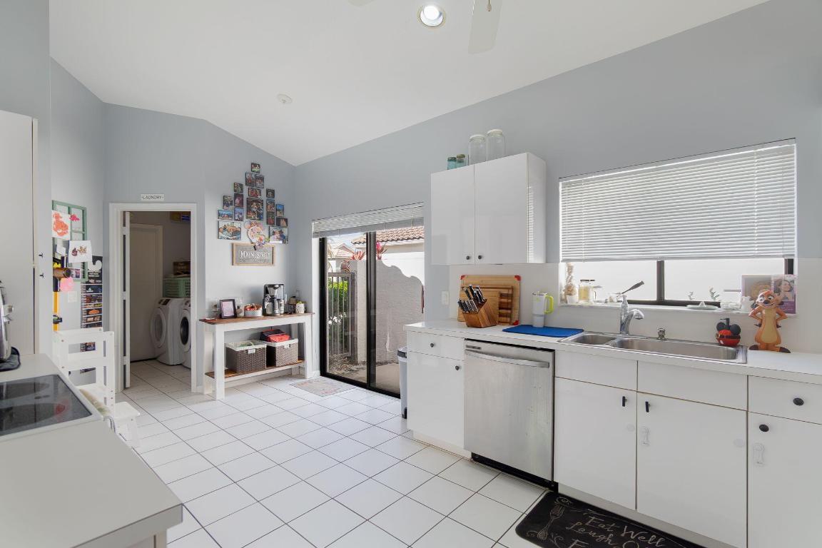 LEXINGTON LAKES - Residential