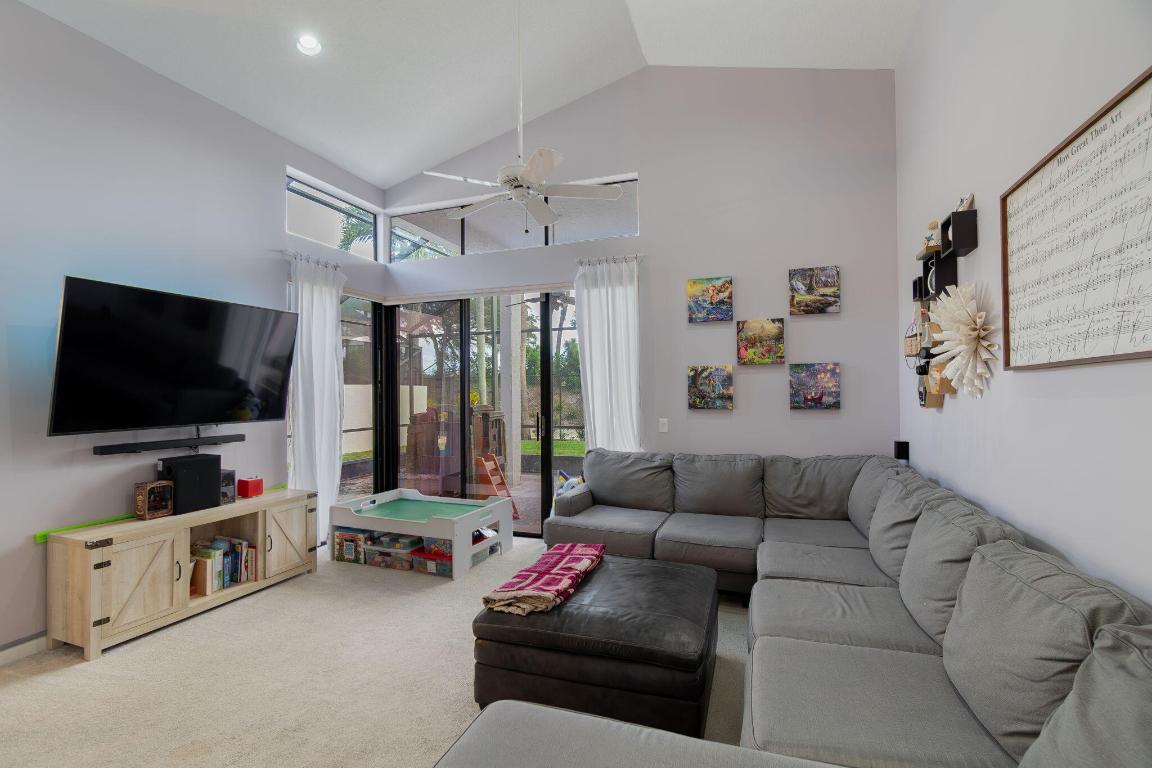 LEXINGTON LAKES - Residential