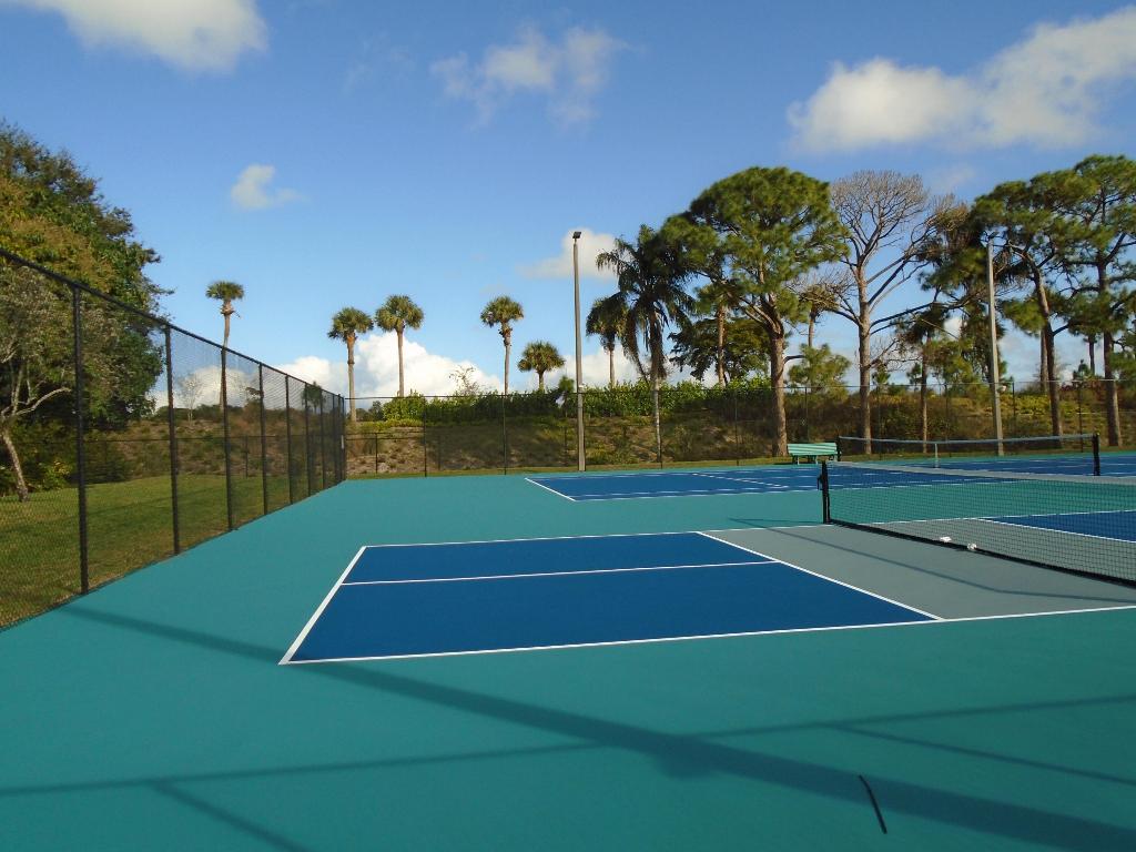 LEXINGTON LAKES - Residential