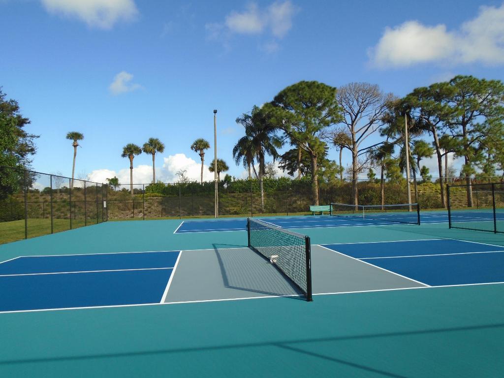 LEXINGTON LAKES - Residential