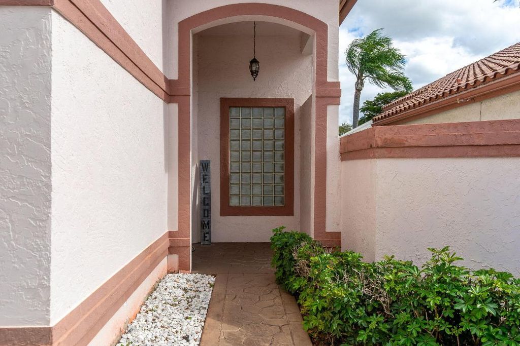 Photo of 10122 Lexington Circle N, Boynton Beach, FL 33436 (MLS # R11157407)
