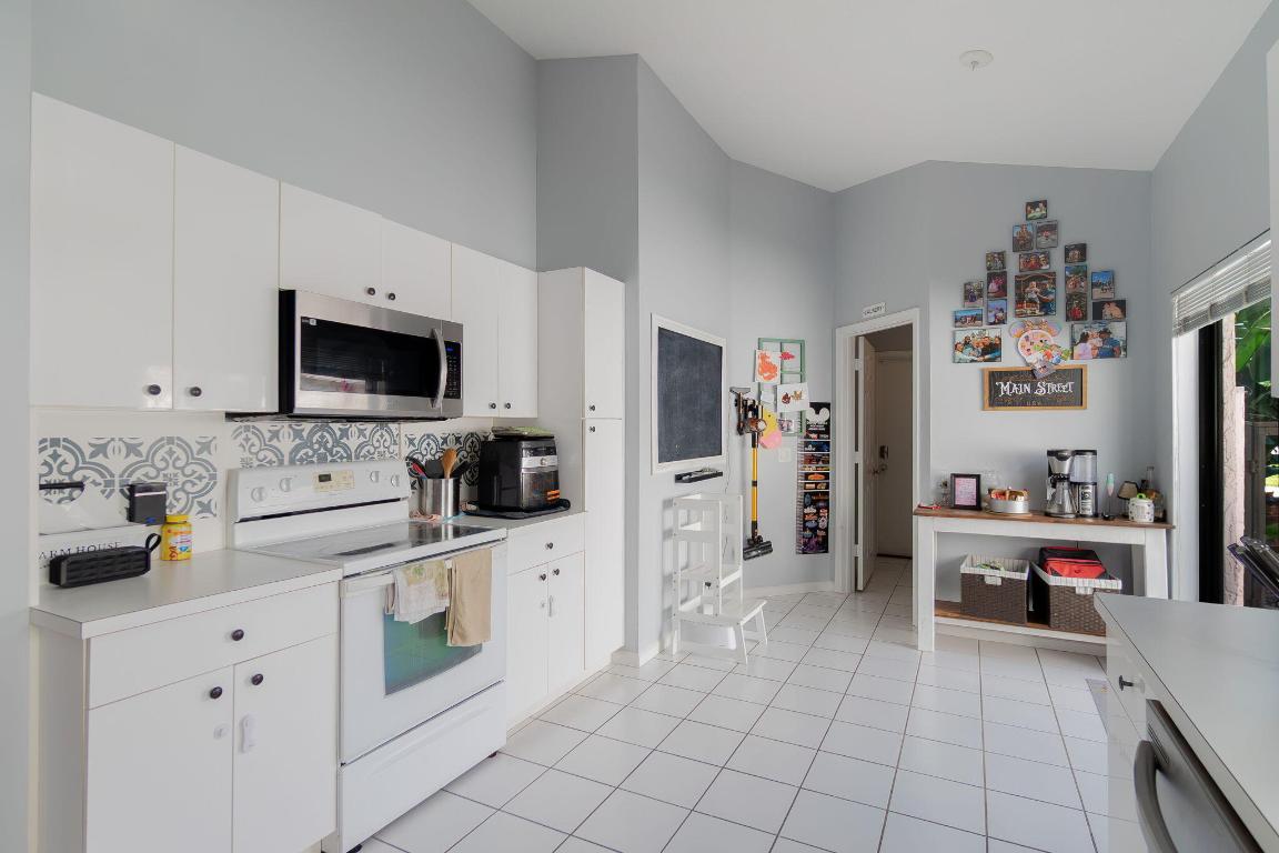 LEXINGTON LAKES - Residential