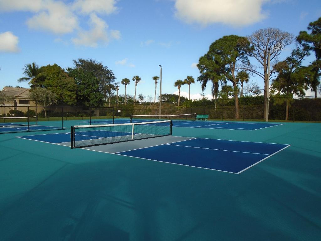 LEXINGTON LAKES - Residential