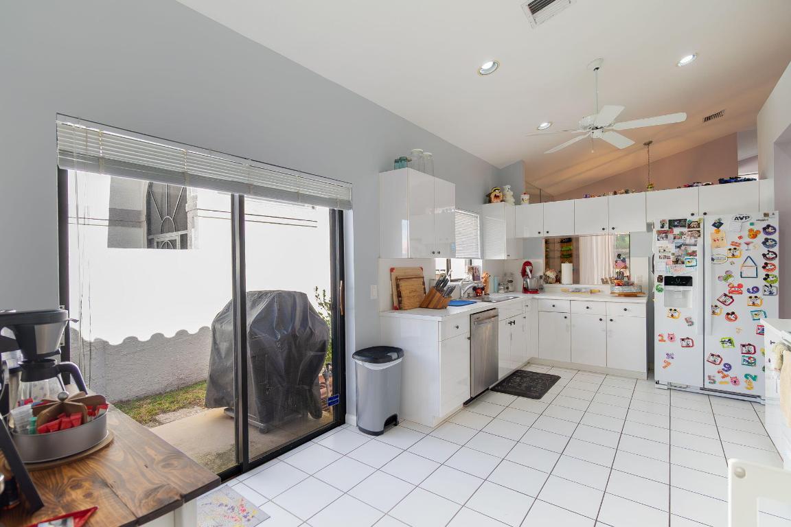 LEXINGTON LAKES - Residential