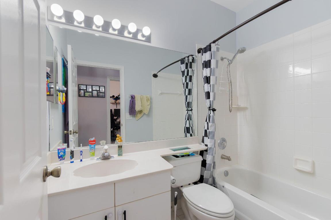 LEXINGTON LAKES - Residential