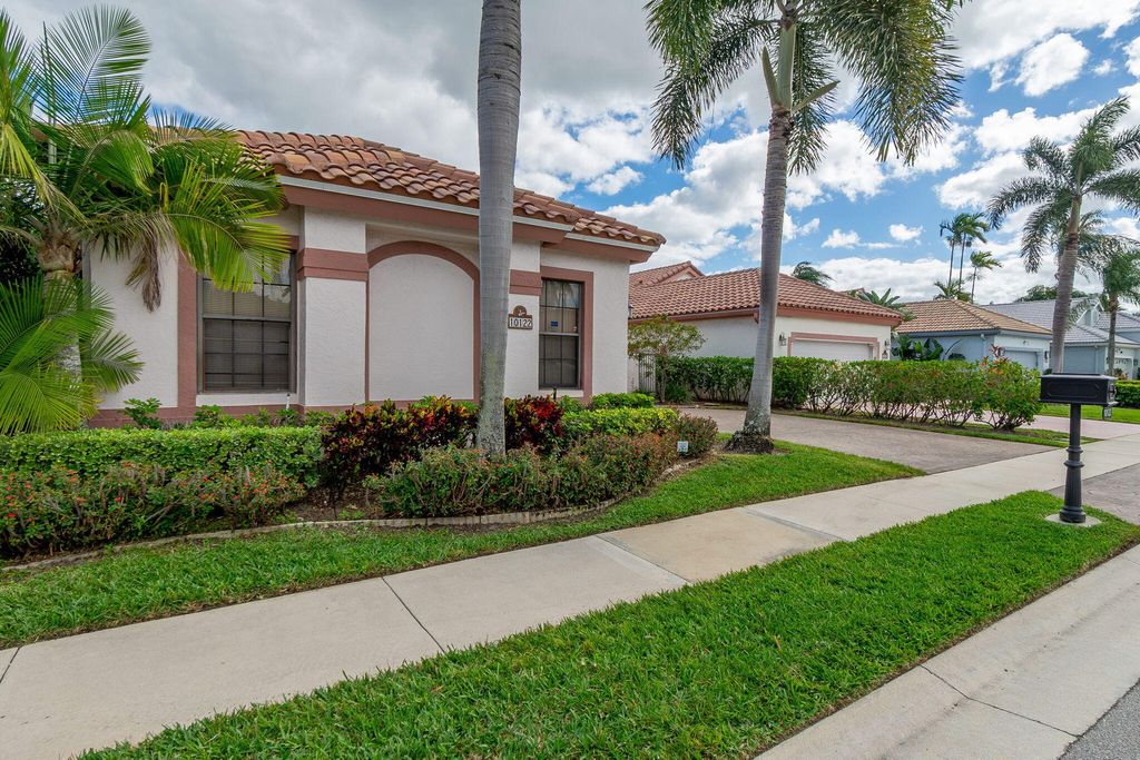 Photo of 10122 Lexington Circle N, Boynton Beach, FL 33436 (MLS # R11157407)