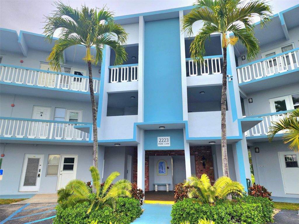 Photo of 2223 Park Lane #105, Hollywood, FL 33021 (MLS # F10548154)