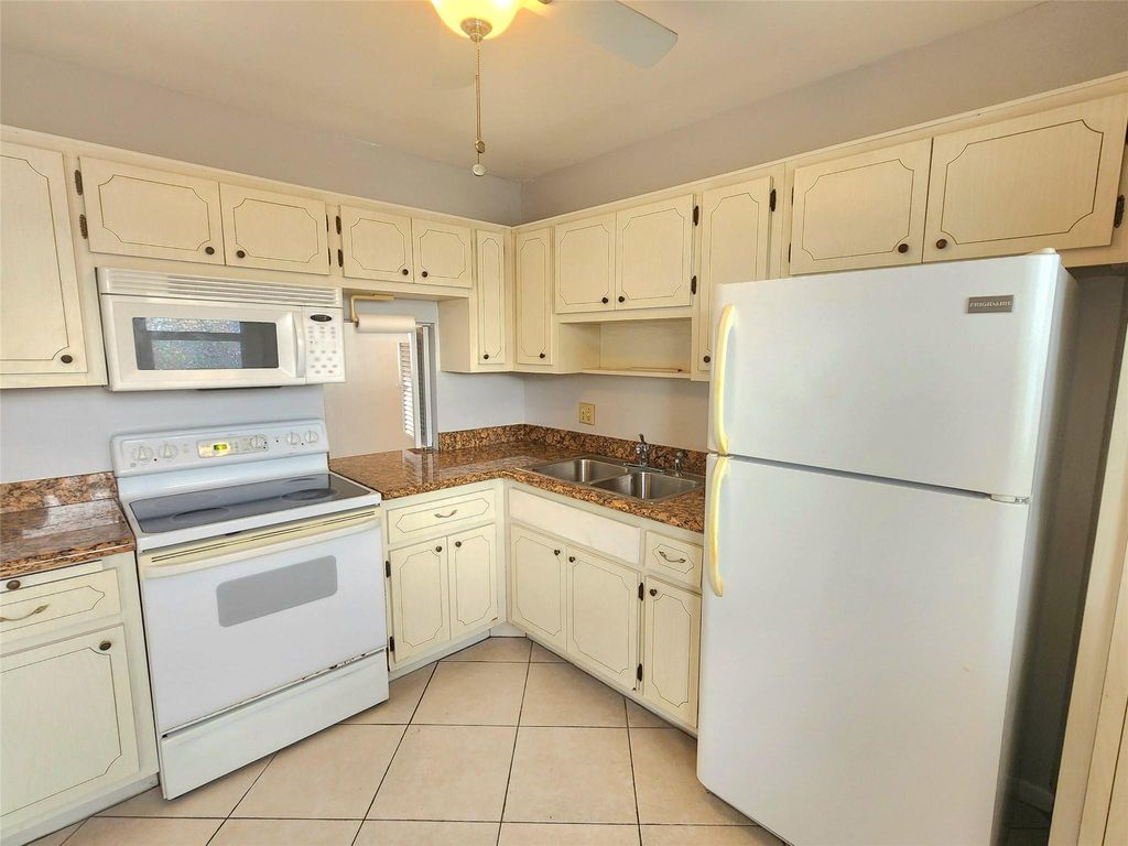 Photo of 2223 Park Lane #105, Hollywood, FL 33021 (MLS # F10548154)