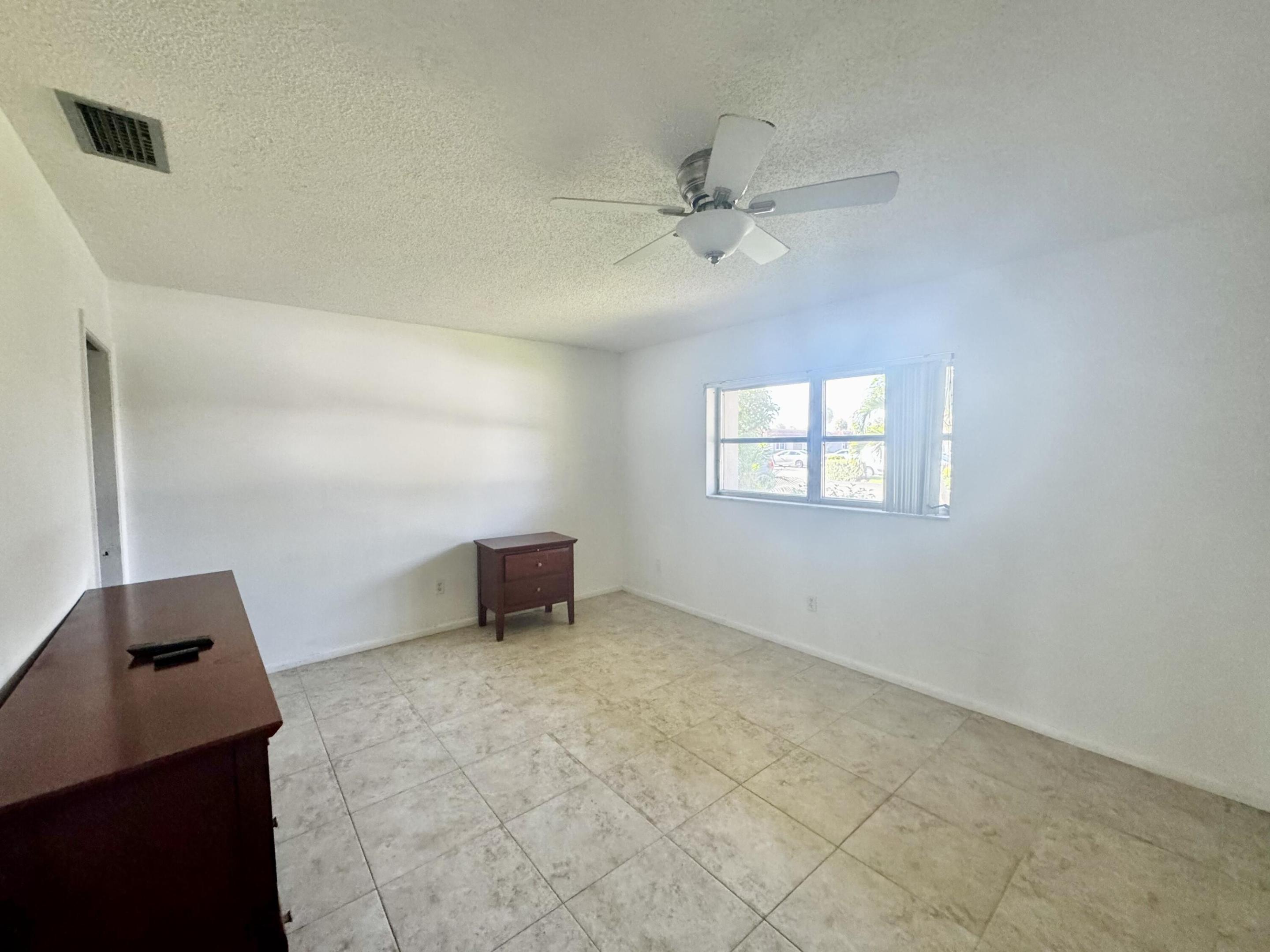 CRESTHAVEN CONDO TOWNHOMES SEC 2 - Residential Lease