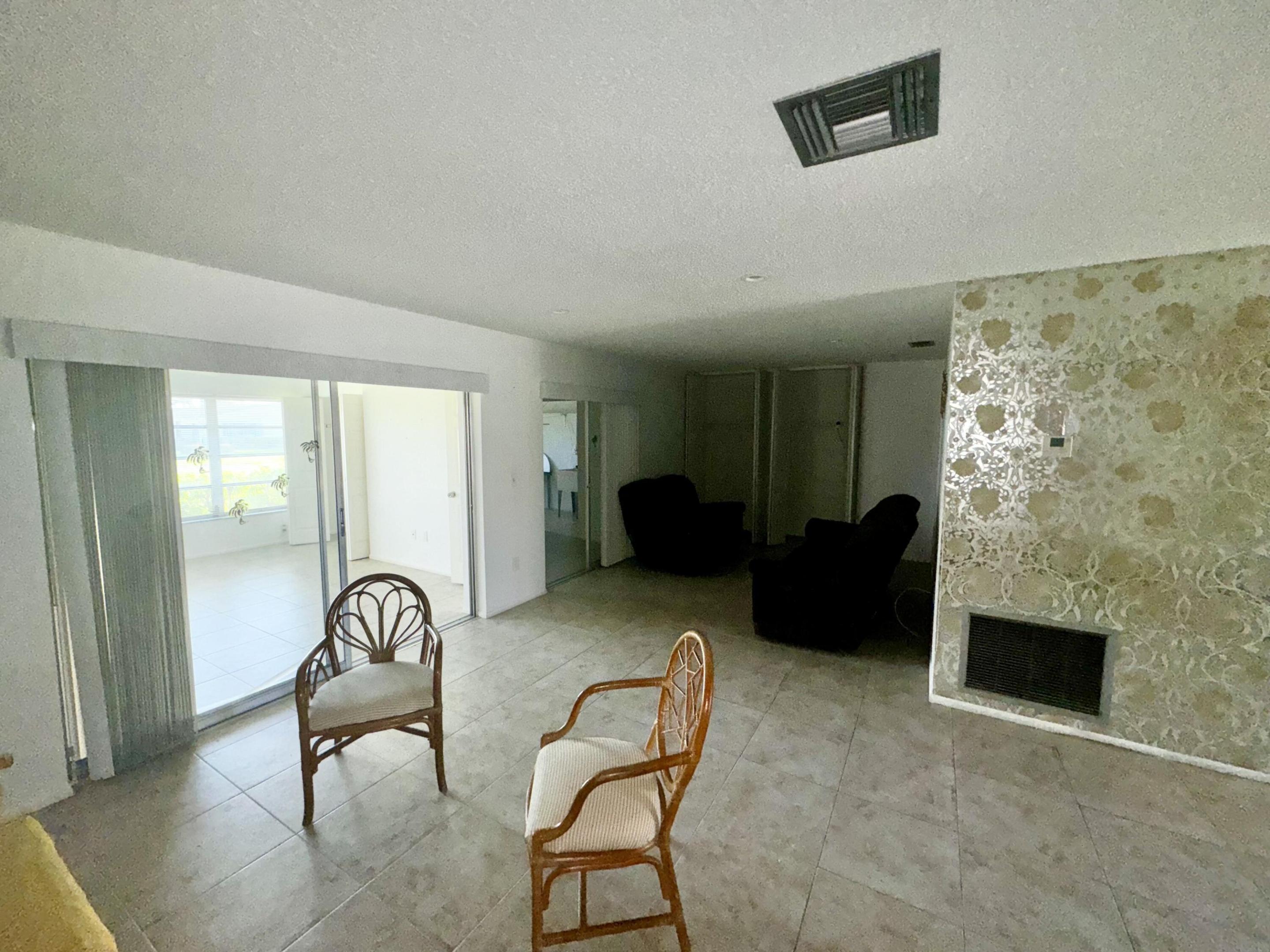CRESTHAVEN CONDO TOWNHOMES SEC 2 - Residential Lease