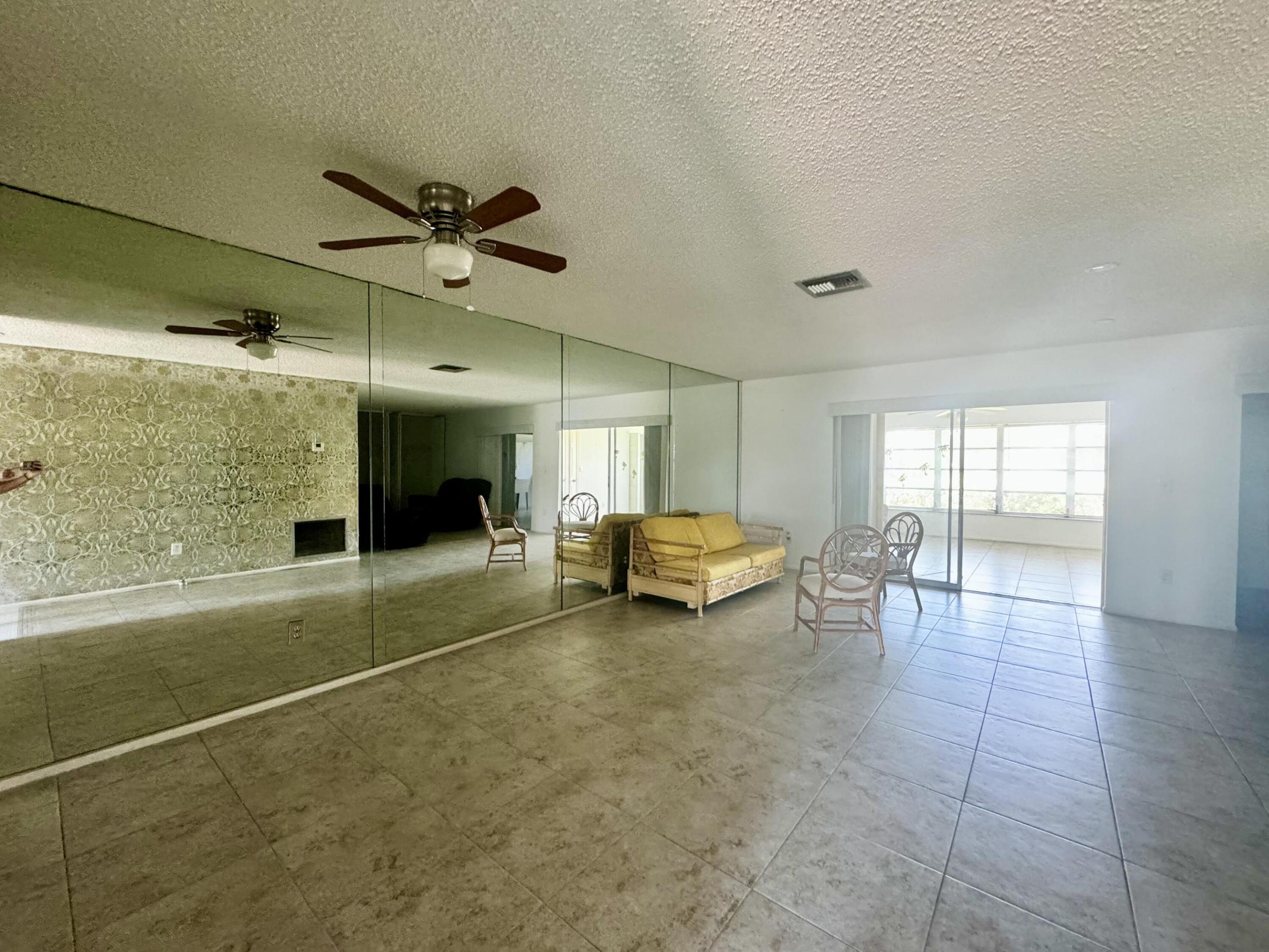 CRESTHAVEN CONDO TOWNHOMES SEC 2 - Residential Lease