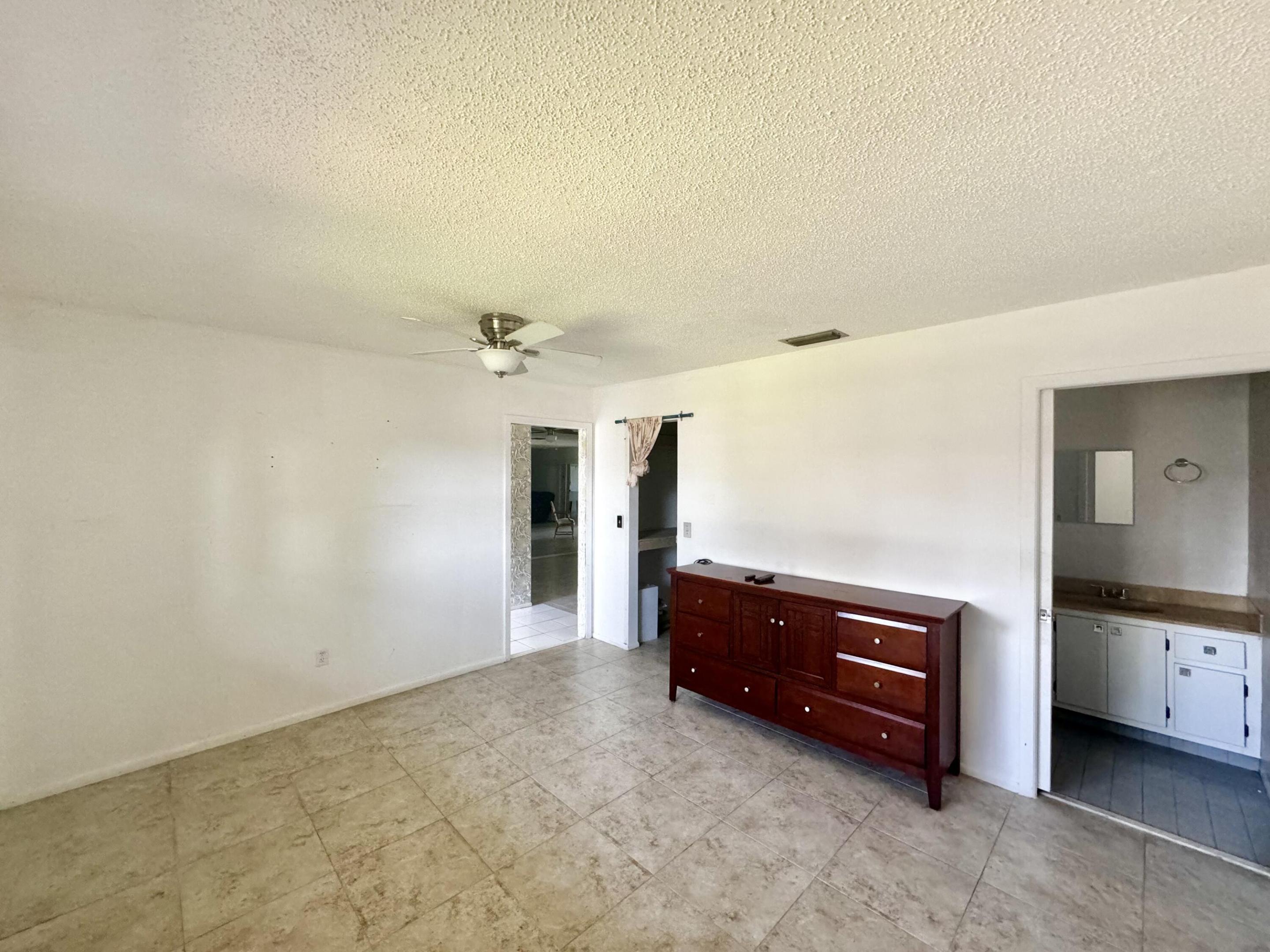 CRESTHAVEN CONDO TOWNHOMES SEC 2 - Residential Lease