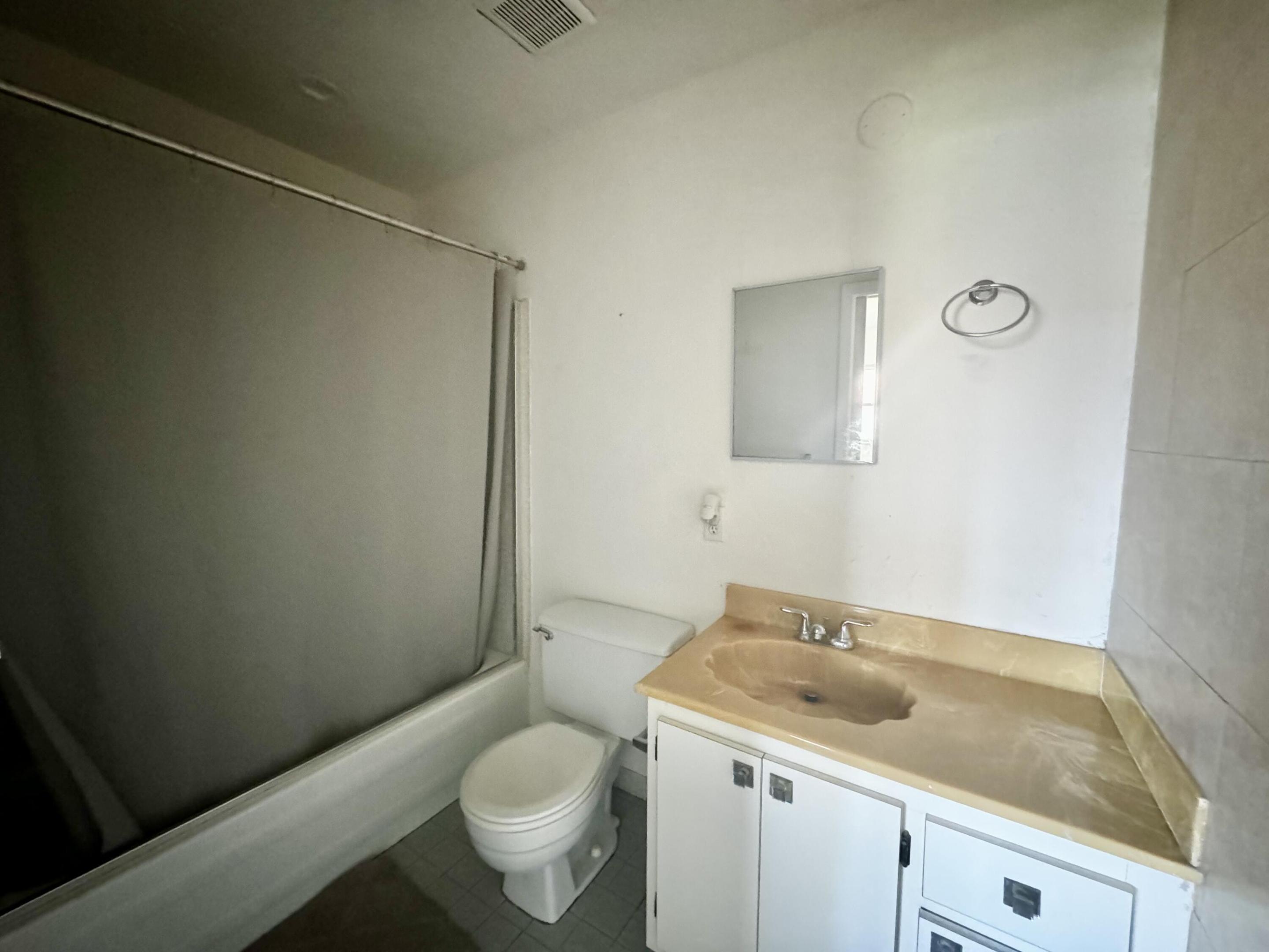 CRESTHAVEN CONDO TOWNHOMES SEC 2 - Residential Lease
