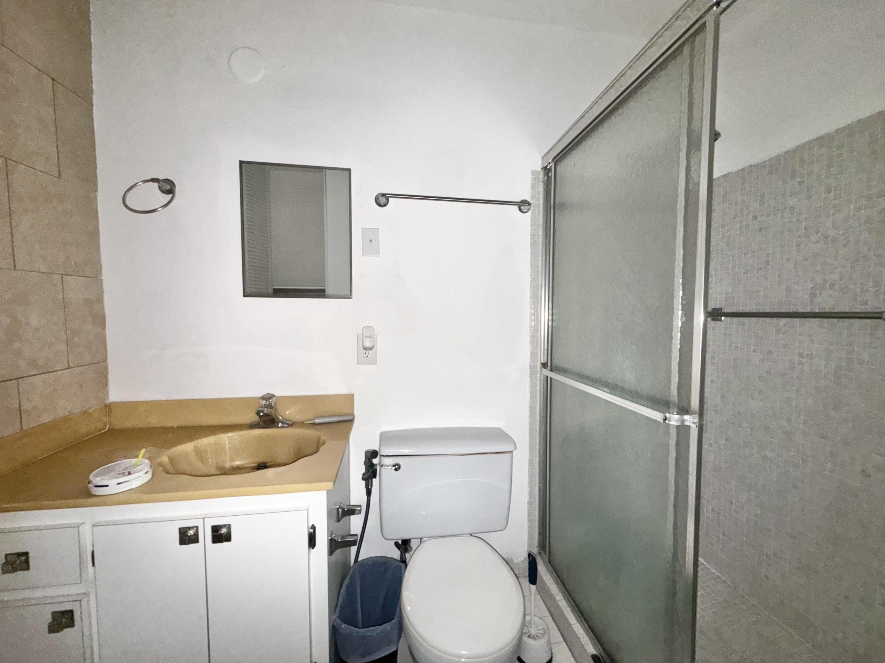 CRESTHAVEN CONDO TOWNHOMES SEC 2 - Residential Lease