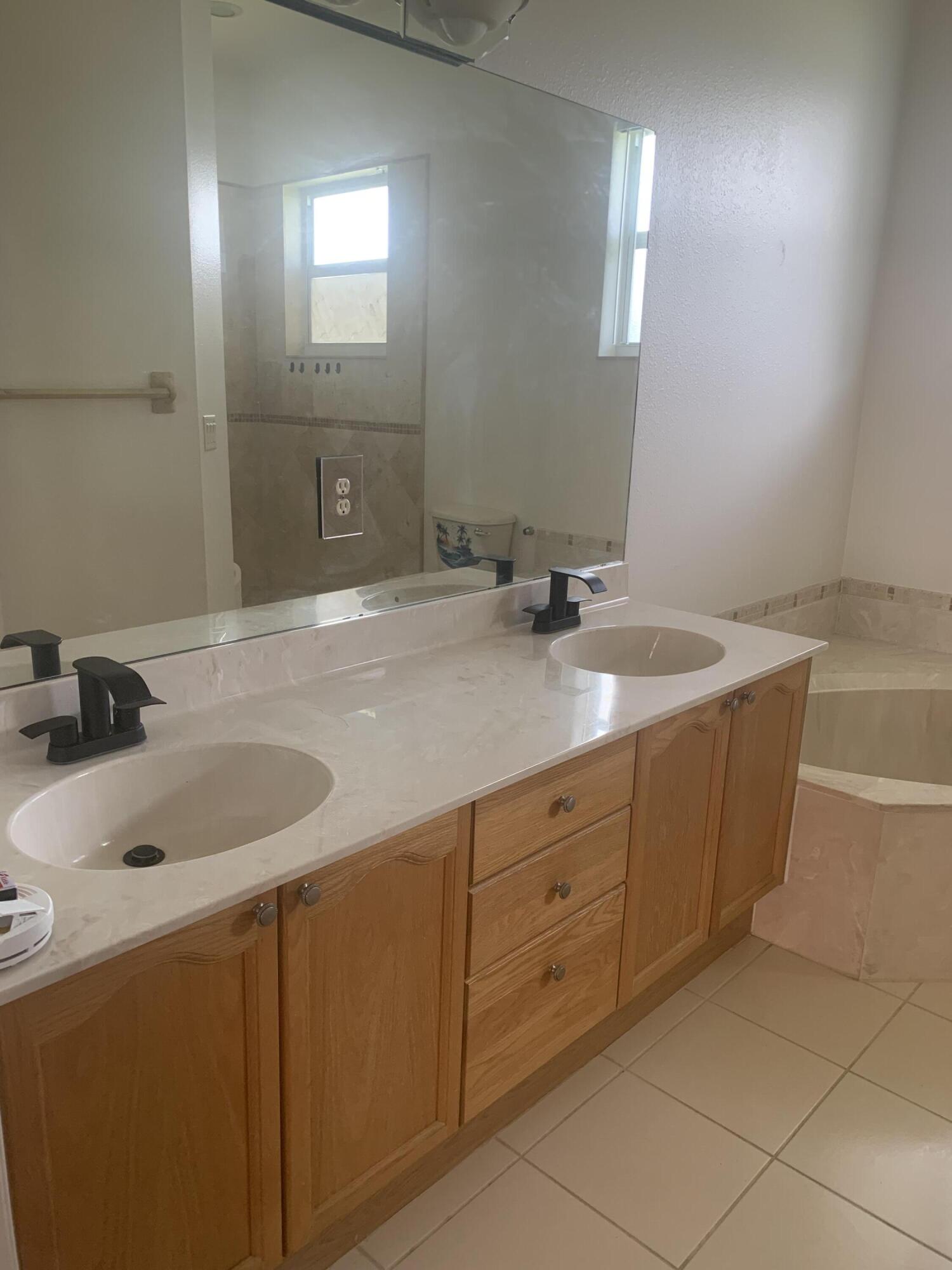 ISLAND ESTATES - Residential