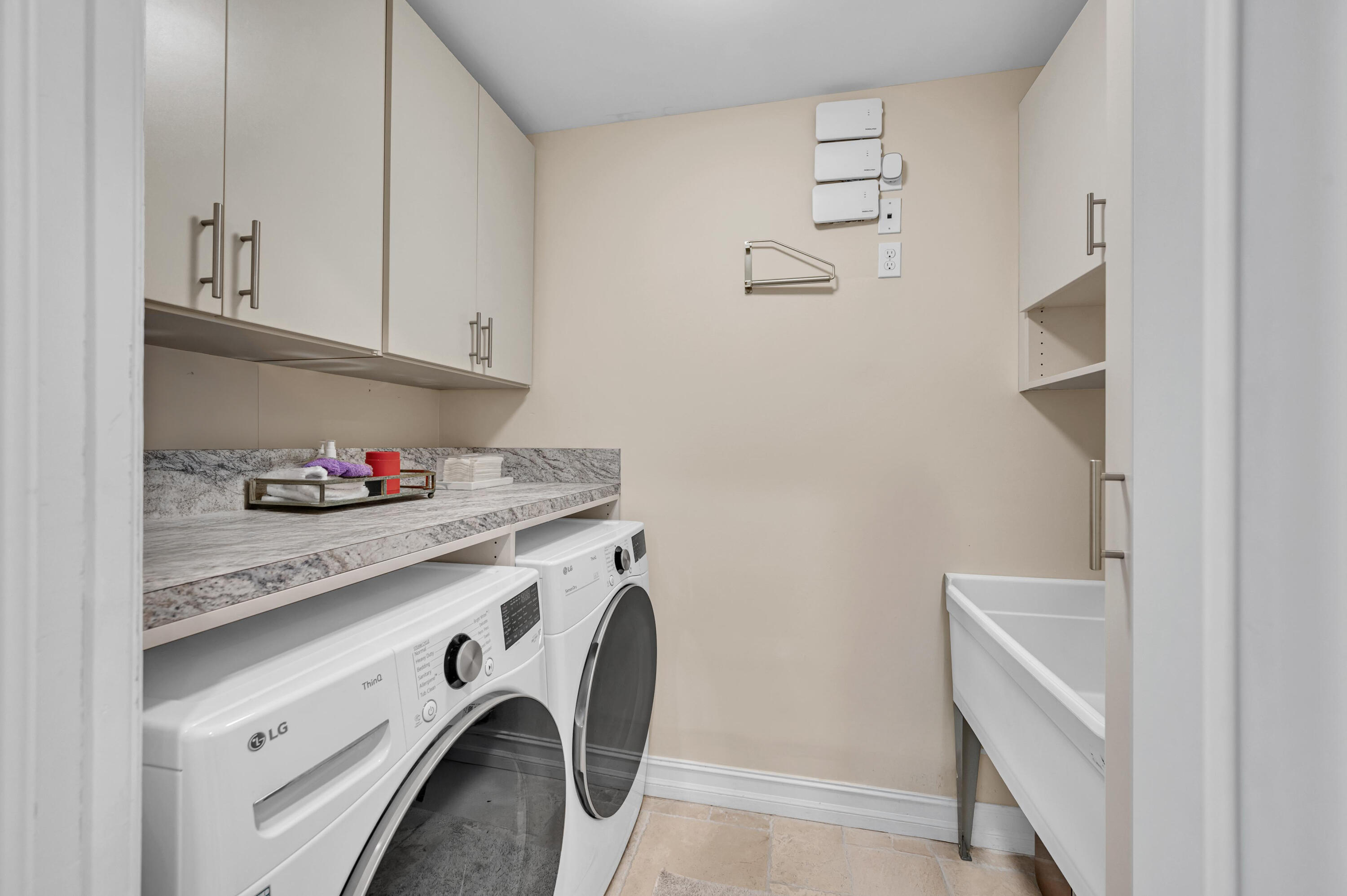 RIVER OAKS - Residential