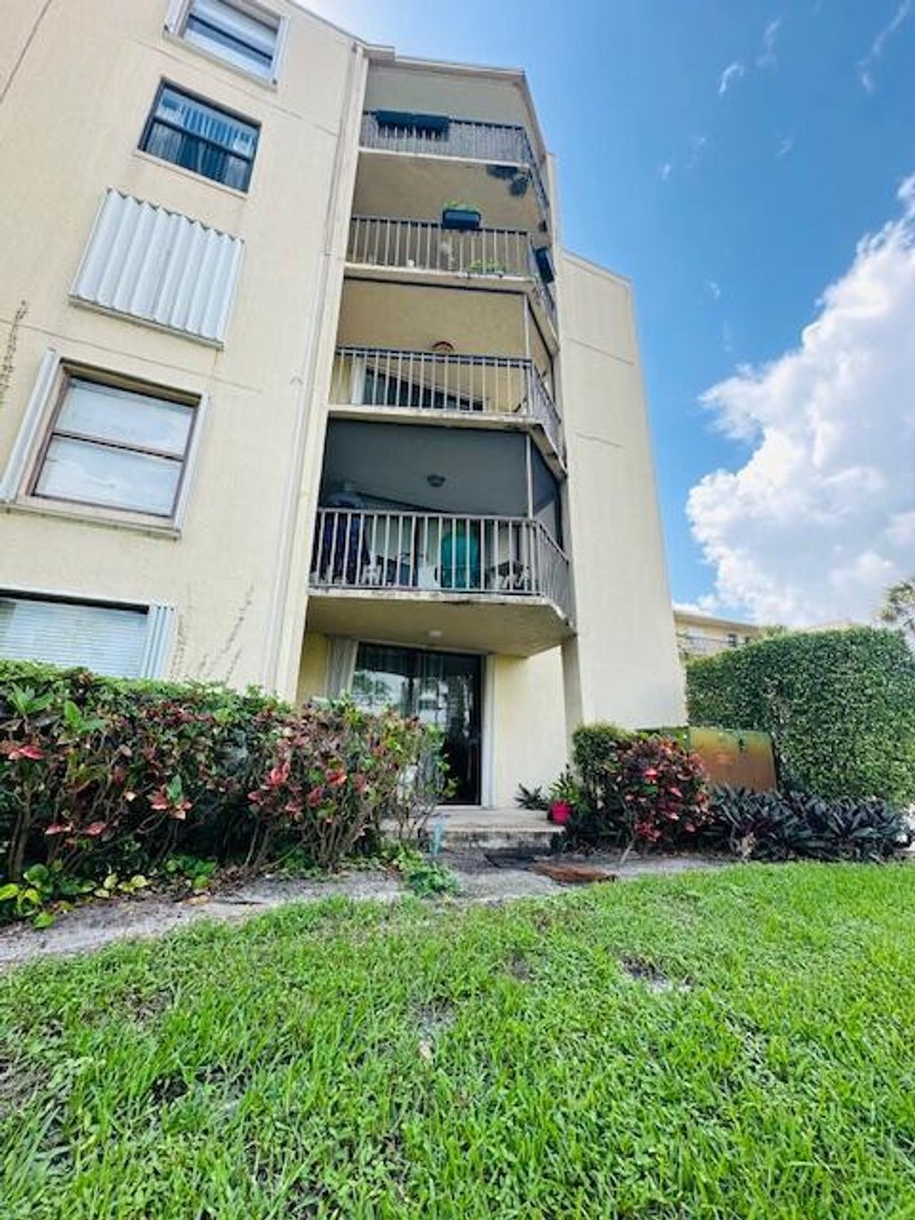 Photo of 890 N Federal Highway #101, Lantana, FL 33462 (MLS # B26003661)