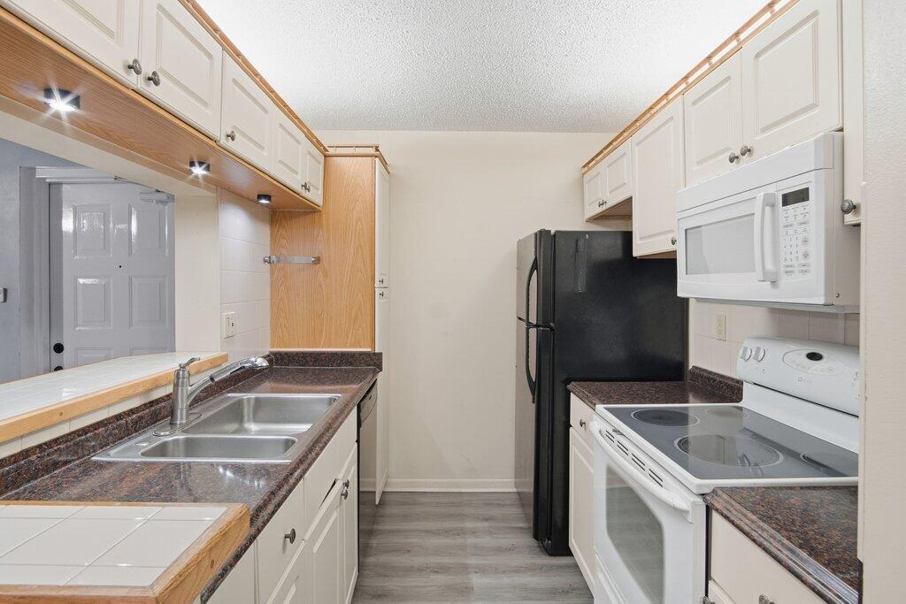 ANCHORAGE ON THE ST LUCIE - Residential Lease