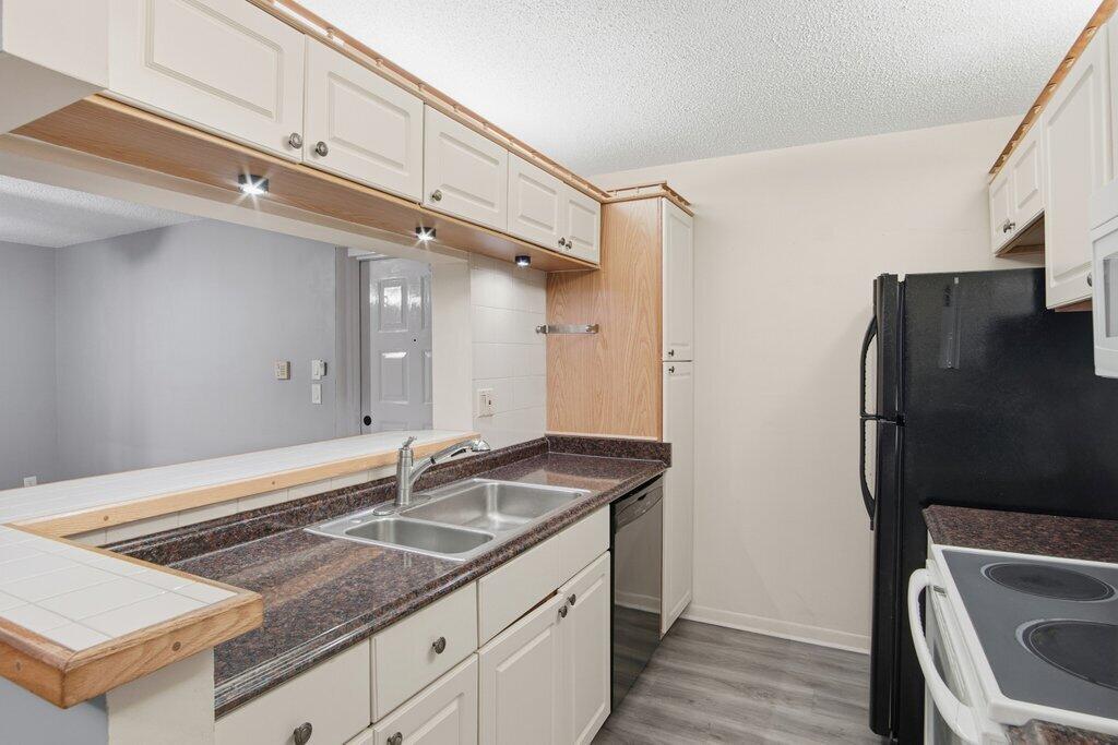 ANCHORAGE ON THE ST LUCIE - Residential Lease