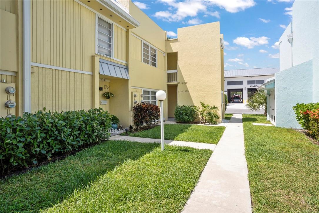 AVAILABLE FOR IMMEDIATE MOVE IN! Amazing Opportunity to rent this 1/1 2nd Floor Unit in the Heart of Lighthouse Point! RAPID APPROVAL, Vinyl Flooring Throughout, Large Bedroom with 2 Closets, Washer & Dryer in Unit, Balcony and more! Walking Distance to grocery stores, restaurants, shops and more!