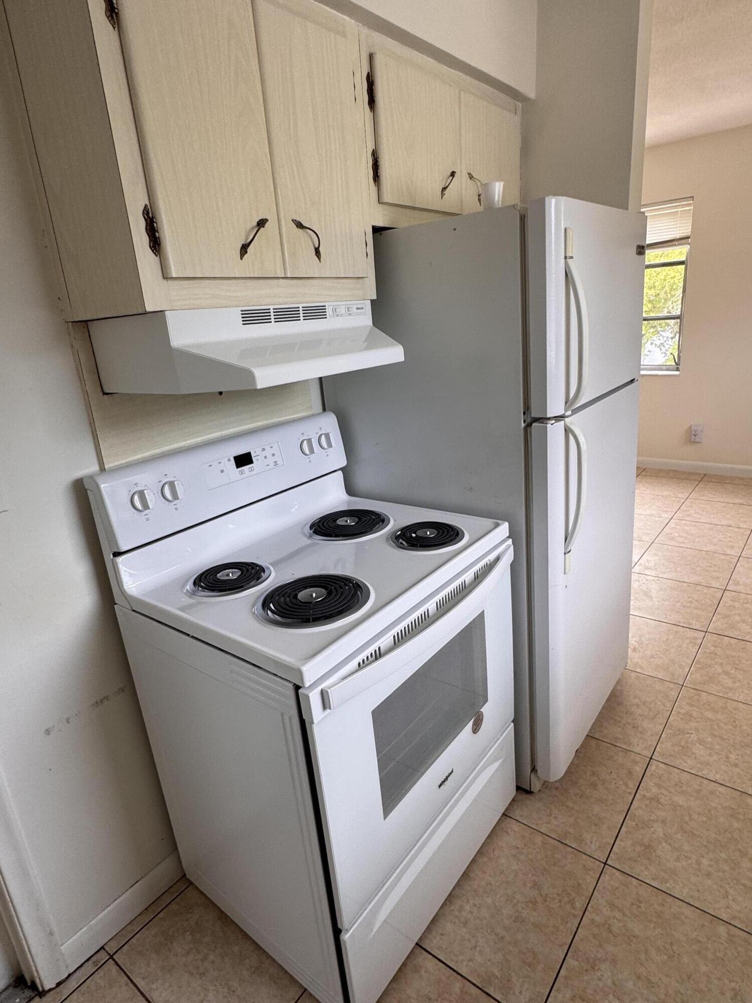 HOLLYWOOD - Residential Lease