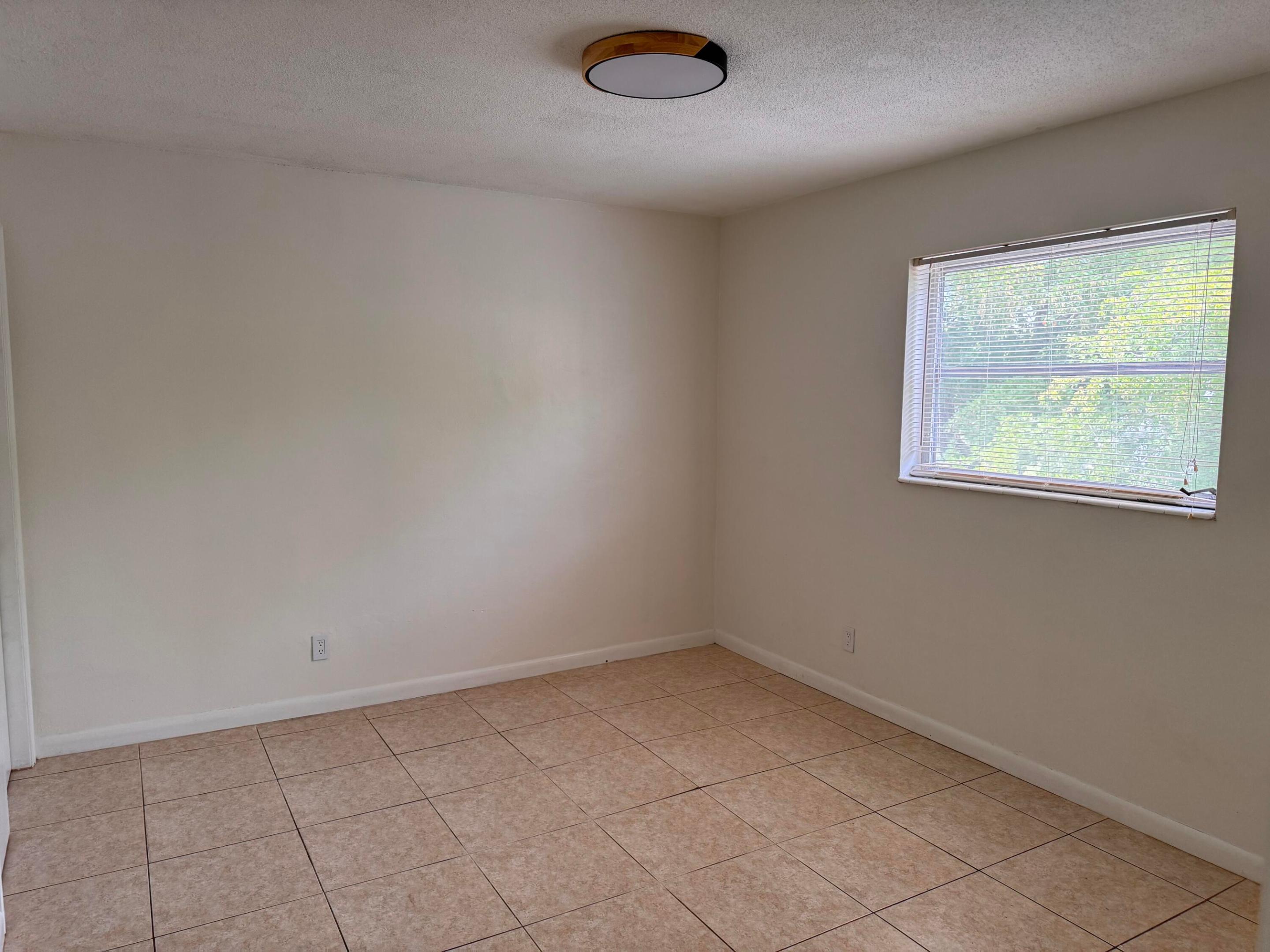 HOLLYWOOD - Residential Lease