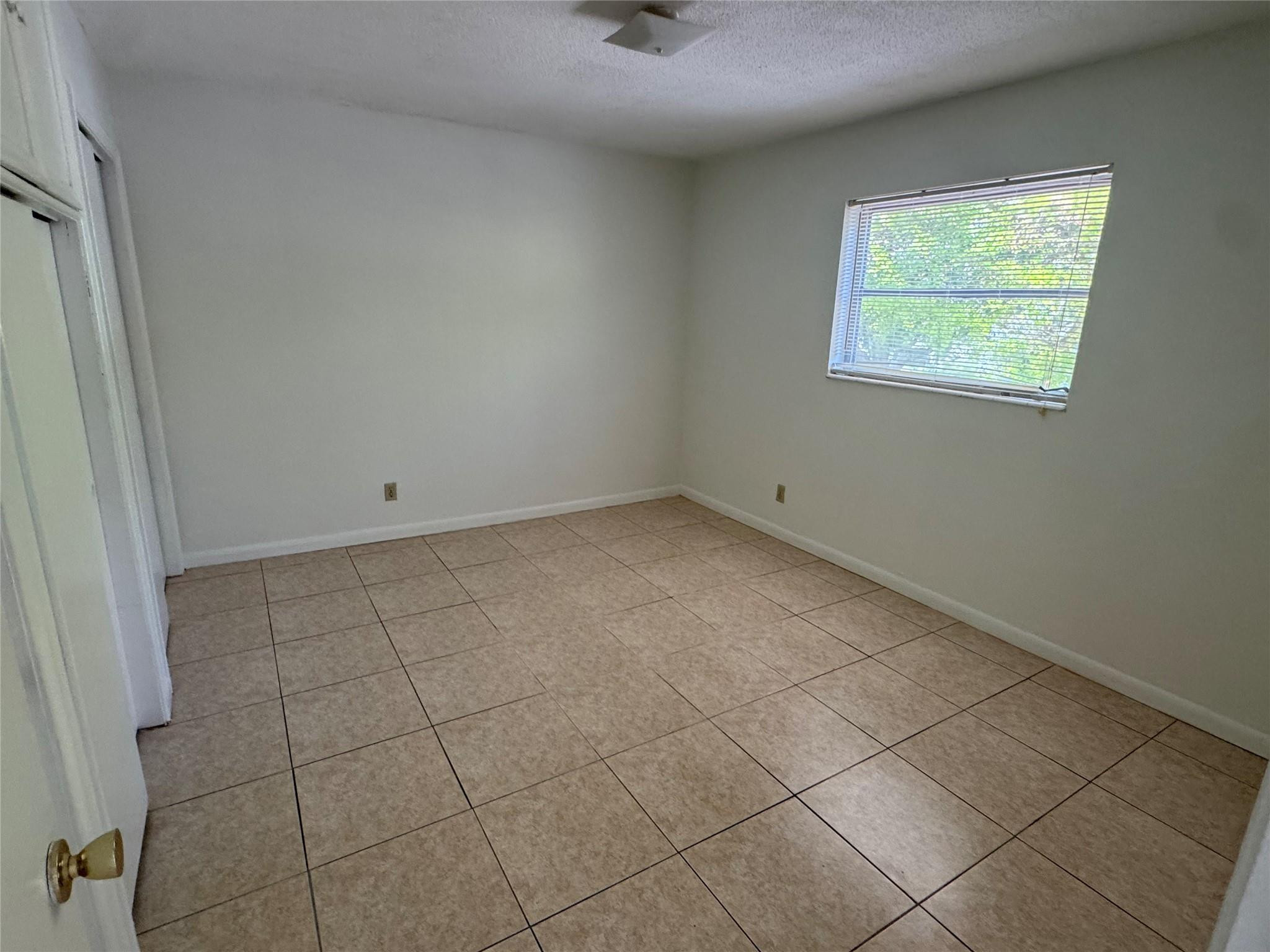 HOLLYWOOD - Residential Lease